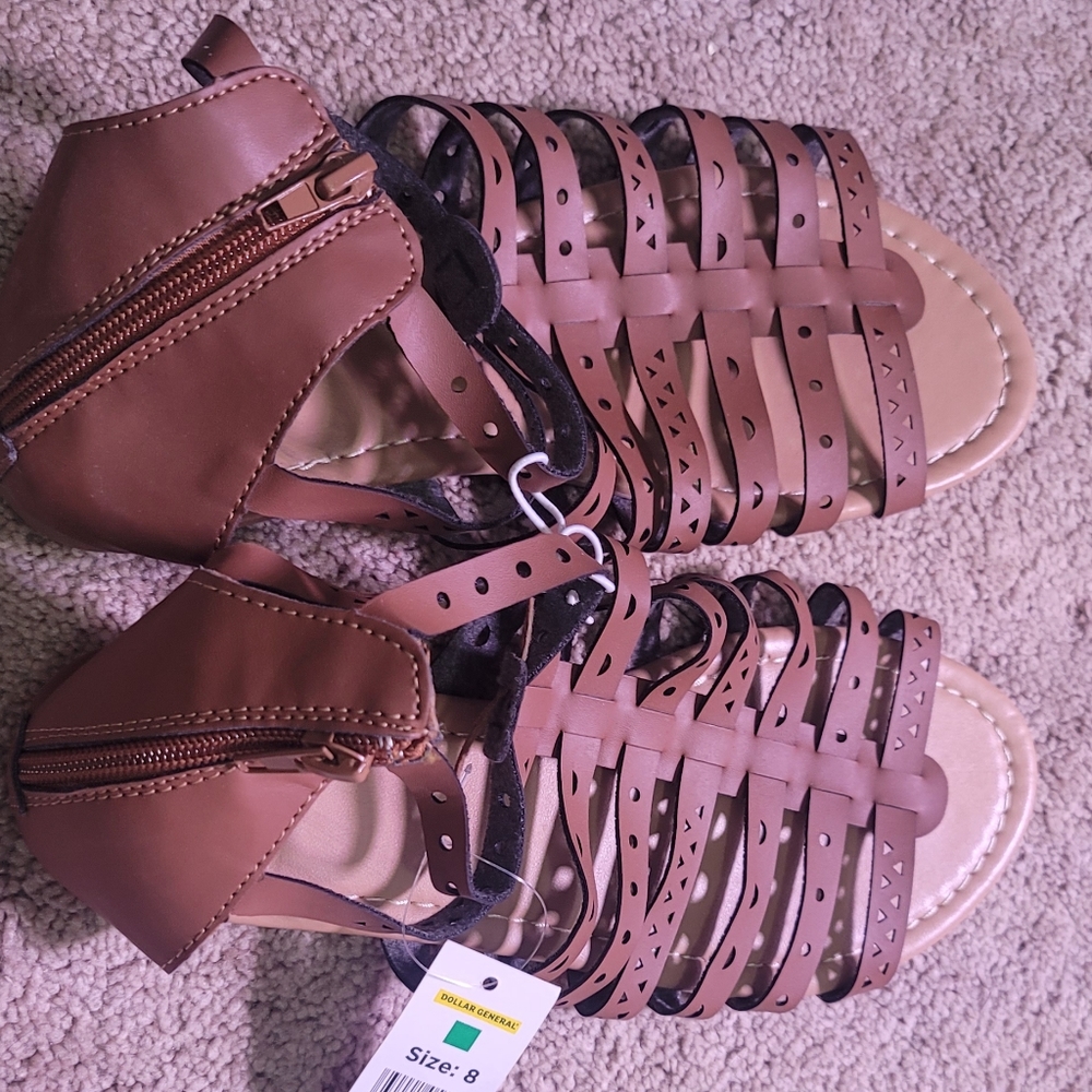 Brown sandals. Size 8.